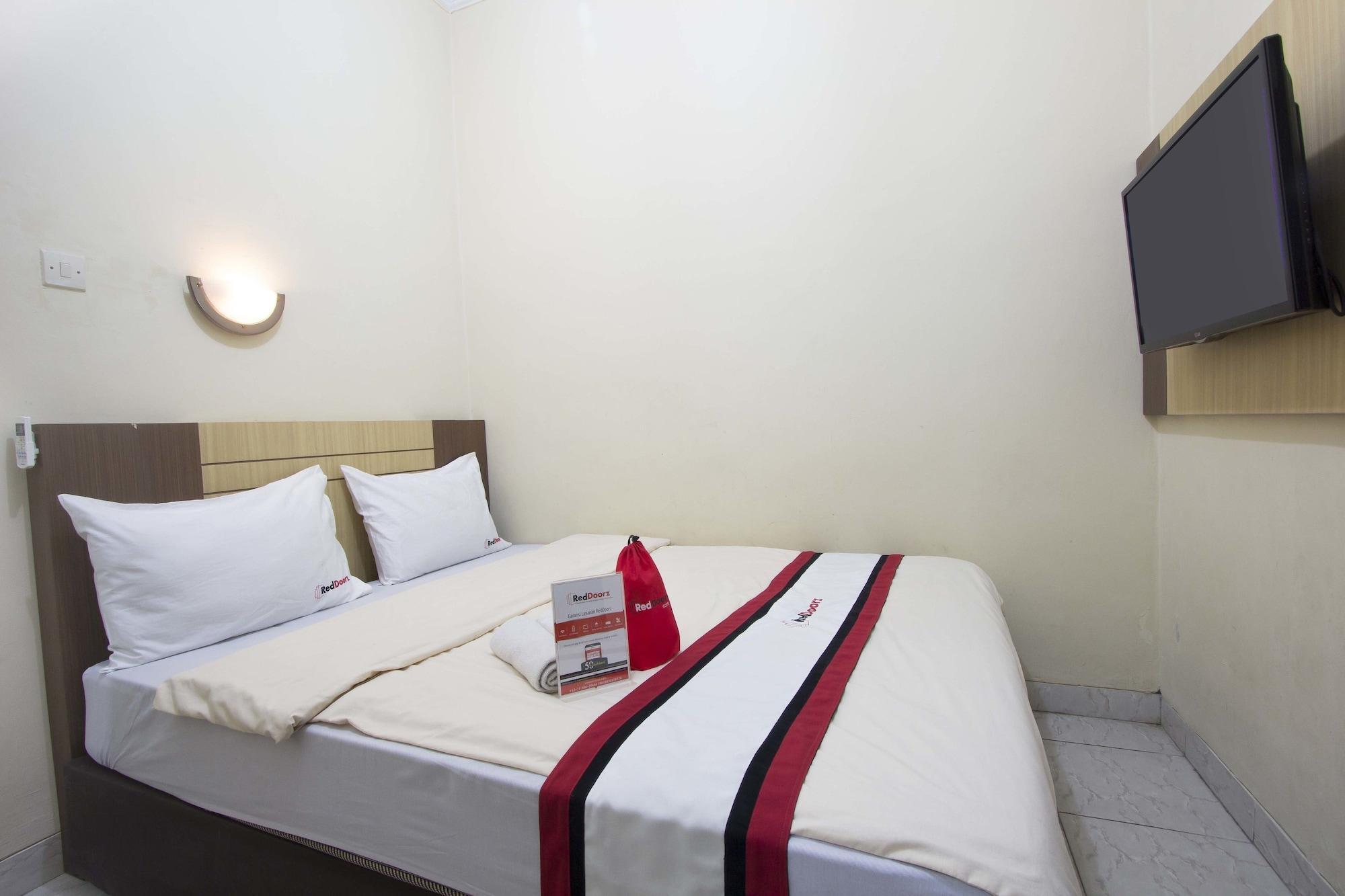 เรดดอร์ซ พลัส เนียร์ สเตเดียน แมนดาลา กรีดา Hotel ยอกยาการ์ตา ภายนอก รูปภาพ