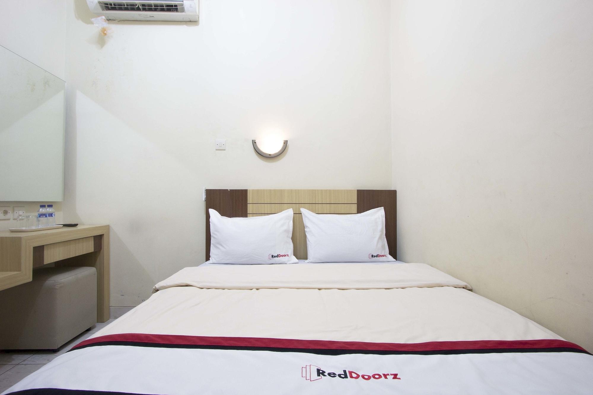 เรดดอร์ซ พลัส เนียร์ สเตเดียน แมนดาลา กรีดา Hotel ยอกยาการ์ตา ภายนอก รูปภาพ