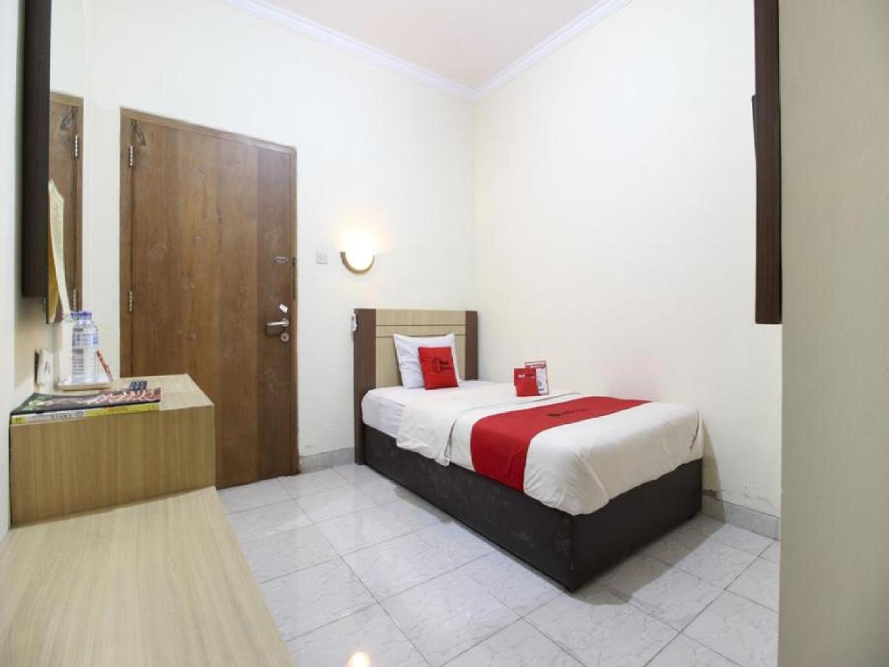 เรดดอร์ซ พลัส เนียร์ สเตเดียน แมนดาลา กรีดา Hotel ยอกยาการ์ตา ภายนอก รูปภาพ