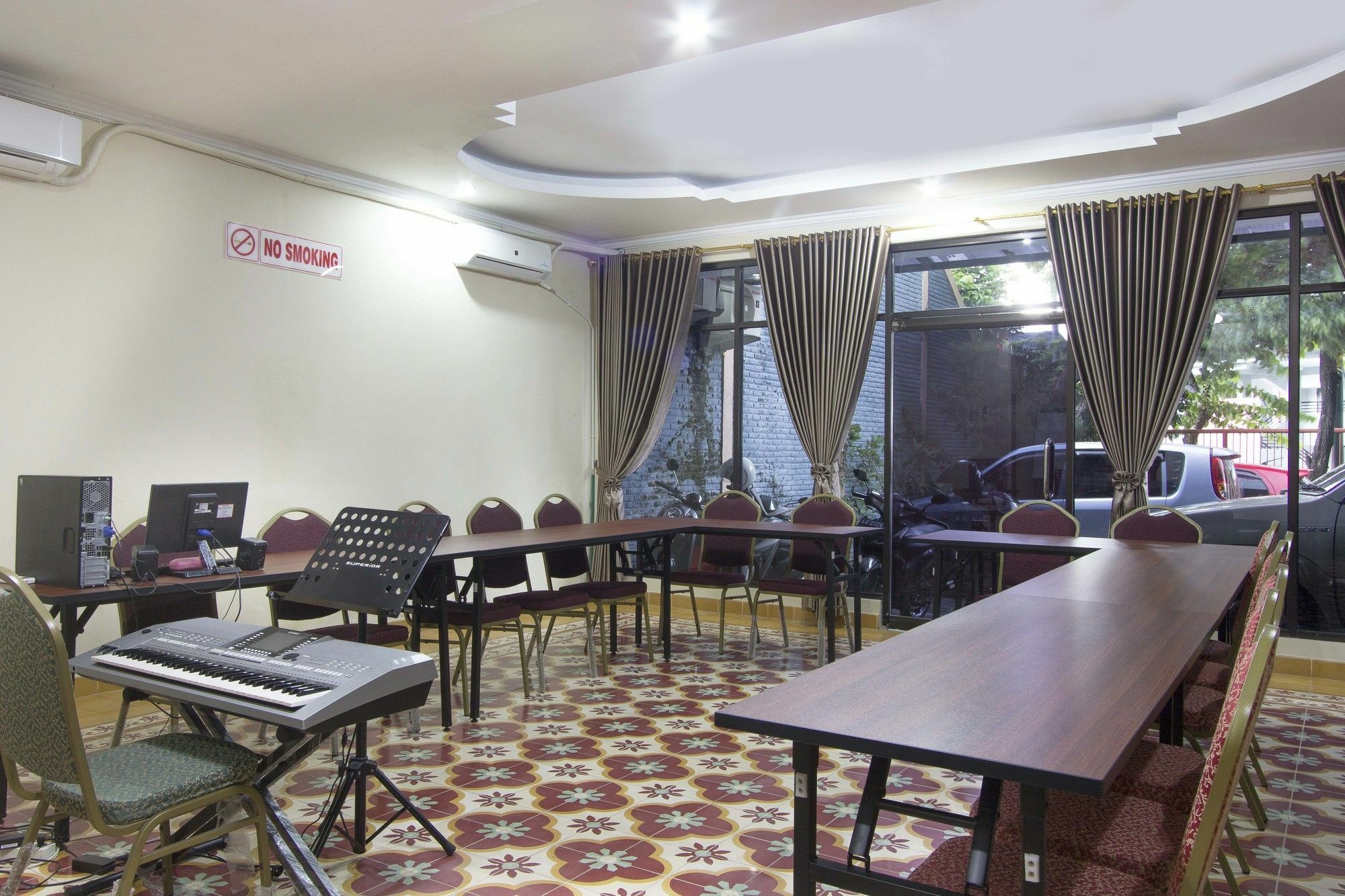 เรดดอร์ซ พลัส เนียร์ สเตเดียน แมนดาลา กรีดา Hotel ยอกยาการ์ตา ภายนอก รูปภาพ