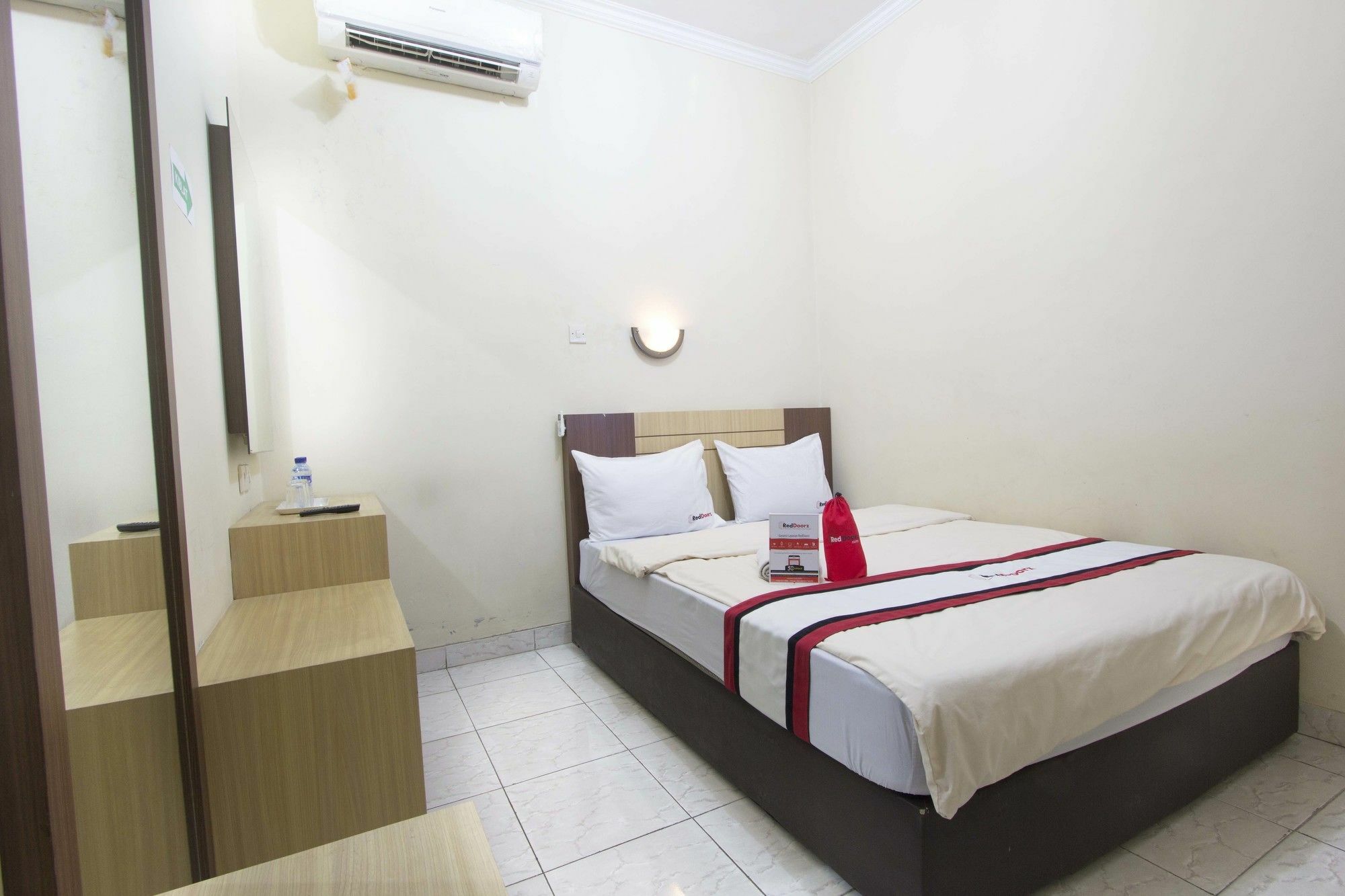 เรดดอร์ซ พลัส เนียร์ สเตเดียน แมนดาลา กรีดา Hotel ยอกยาการ์ตา ภายนอก รูปภาพ