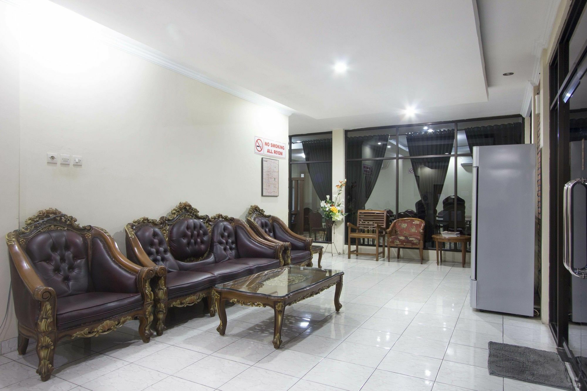 เรดดอร์ซ พลัส เนียร์ สเตเดียน แมนดาลา กรีดา Hotel ยอกยาการ์ตา ภายนอก รูปภาพ